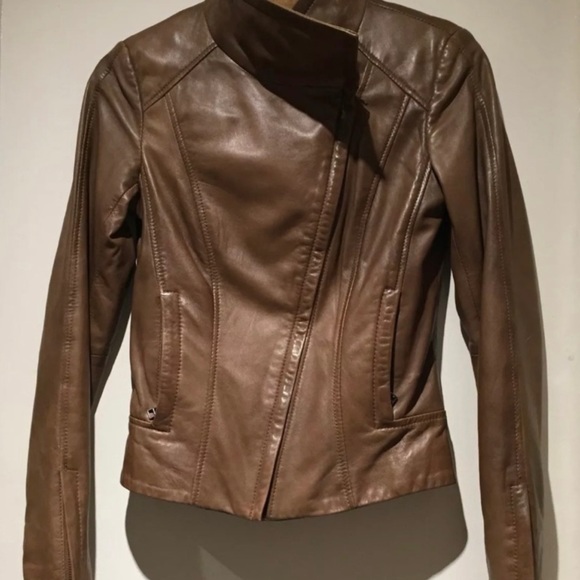 Danier Buttery Soft Genuine Lambskin Leather Jacket in Size Small. Colour = Teak - Picture 3 of 12